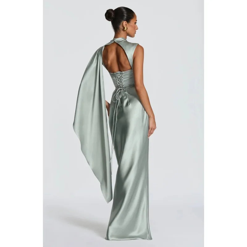 Vestido Longo de Festa em Cetim com Capa Drapeada e Gola Alta