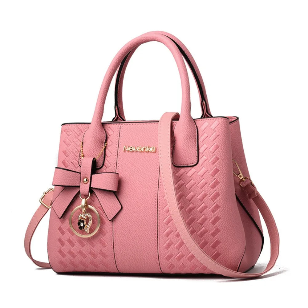 Mala Crossbody Feminina em Relevo com Pendant | Grande Capacidade | TUDOAKI SHOP