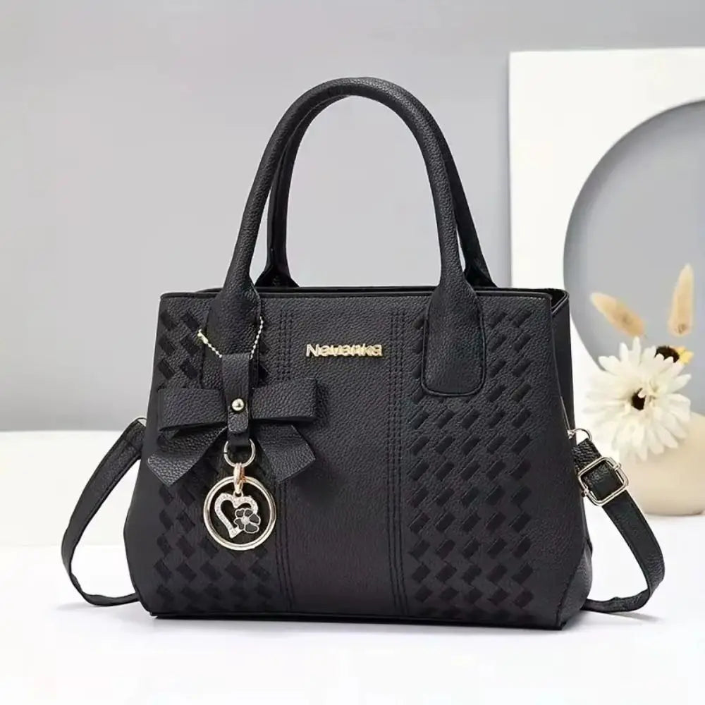 Mala Crossbody Feminina em Relevo com Pendant | Grande Capacidade | TUDOAKI SHOP