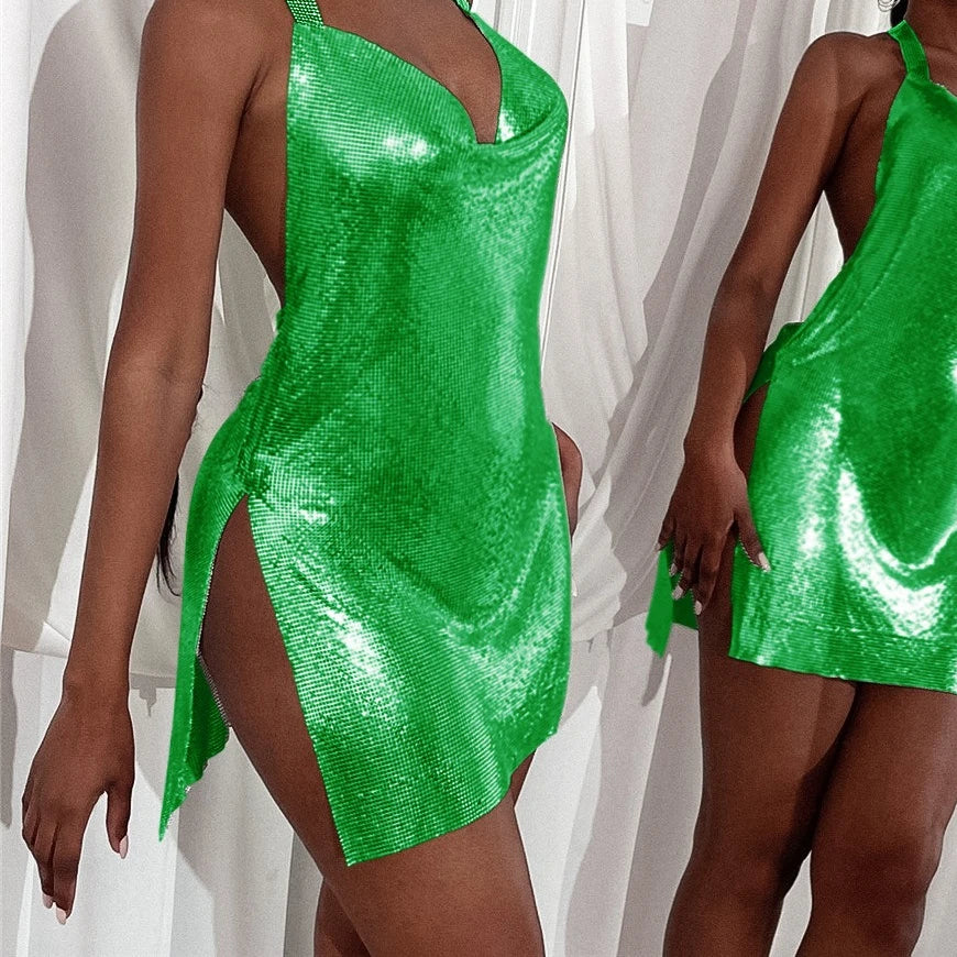Vestido Mini Feminino com Lantejoulas - Fenda e Decote em V
