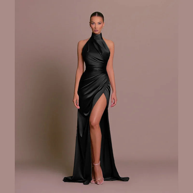 Vestido Elegante de Cetim com Fenda e Gola Halter
