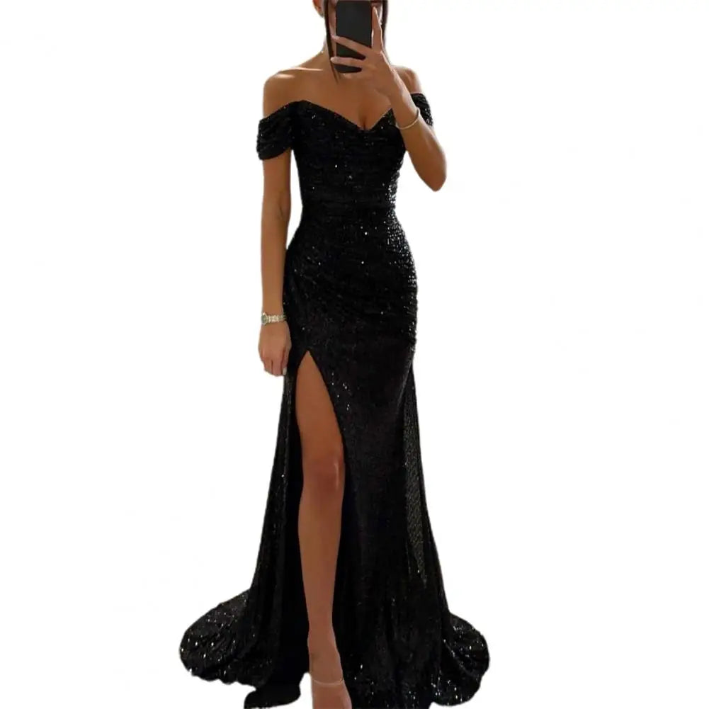 Vestido Maxi Feminino com Lantejoulas - Ombros Descobertos e Costas Abertas