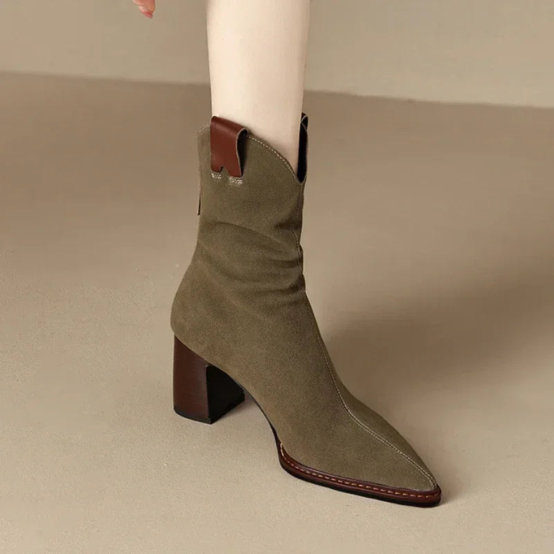 Botas Ankle Suede Salto Baixo Estilo Western Cowboy | Biqueira Pontiaguda | Tamanhos 35-40
