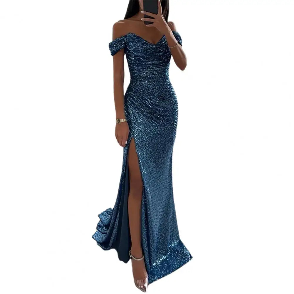 Vestido Maxi Feminino com Lantejoulas - Ombros Descobertos e Costas Abertas