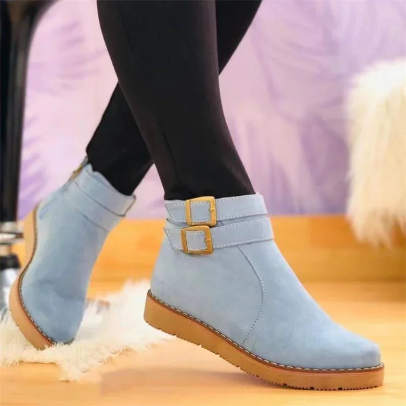 Botins Femininos de Camurça com Salto Baixo e Zip Lateral — Estilo College Inverno