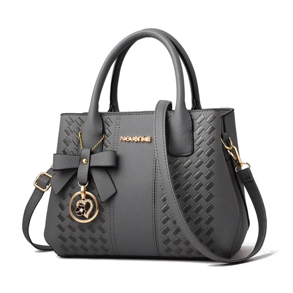Mala Crossbody Feminina em Relevo com Pendant | Grande Capacidade | TUDOAKI SHOP