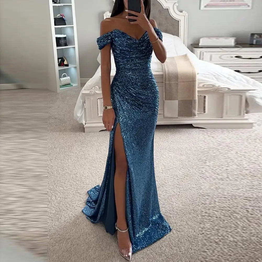 Vestido Maxi Feminino com Lantejoulas - Ombros Descobertos e Costas Abertas