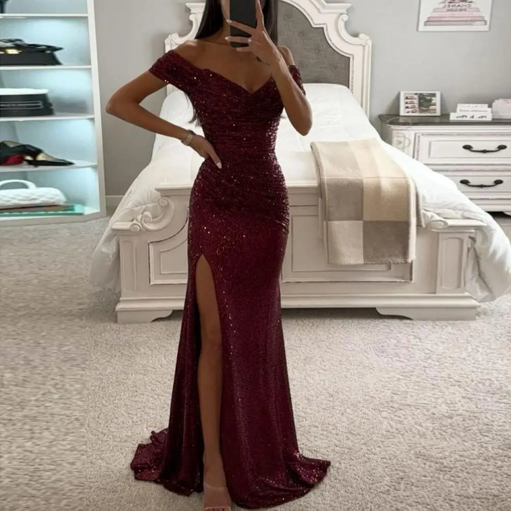 Vestido Maxi Feminino com Lantejoulas - Ombros Descobertos e Costas Abertas