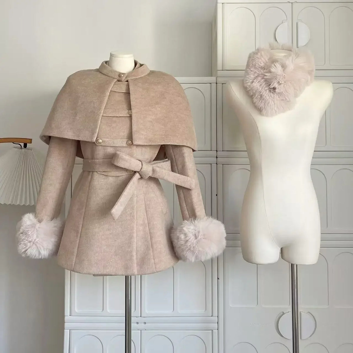 Casaco Vintage Francês de Lã com Capa | Trench Coat Retro Feminino de Inverno