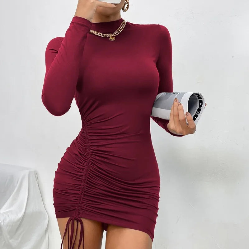 Vestido Feminino Casual com Gola Alta e Pregas — Linha A Manga Comprida