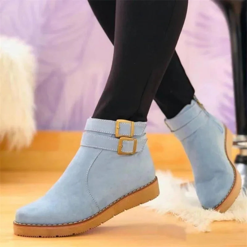 Botins Femininos de Camurça com Salto Baixo e Zip Lateral — Estilo College Inverno
