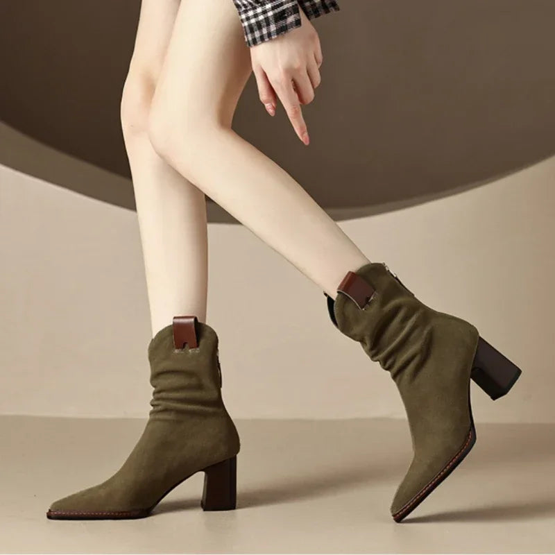 Botas Ankle Suede Salto Baixo Estilo Western Cowboy | Biqueira Pontiaguda | Tamanhos 35-40