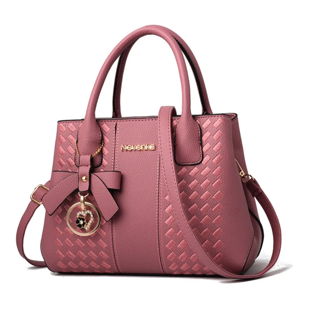 Mala Crossbody Feminina em Relevo com Pendant | Grande Capacidade | TUDOAKI SHOP