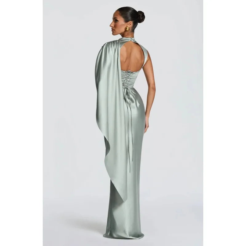 Vestido Longo de Festa em Cetim com Capa Drapeada e Gola Alta