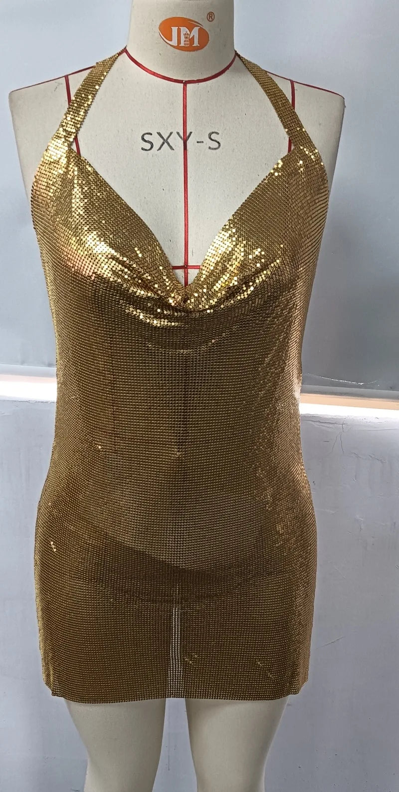 Vestido Mini Feminino com Lantejoulas - Fenda e Decote em V