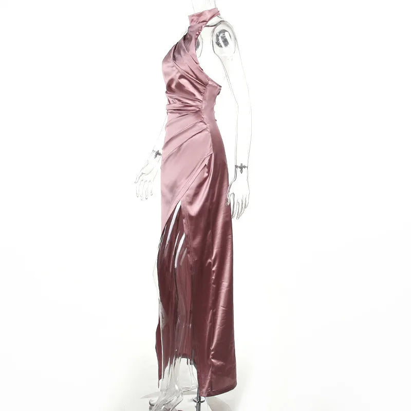 Vestido Elegante de Cetim com Fenda e Gola Halter