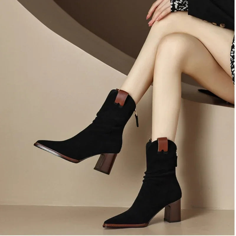 Botas Ankle Suede Salto Baixo Estilo Western Cowboy | Biqueira Pontiaguda | Tamanhos 35-40