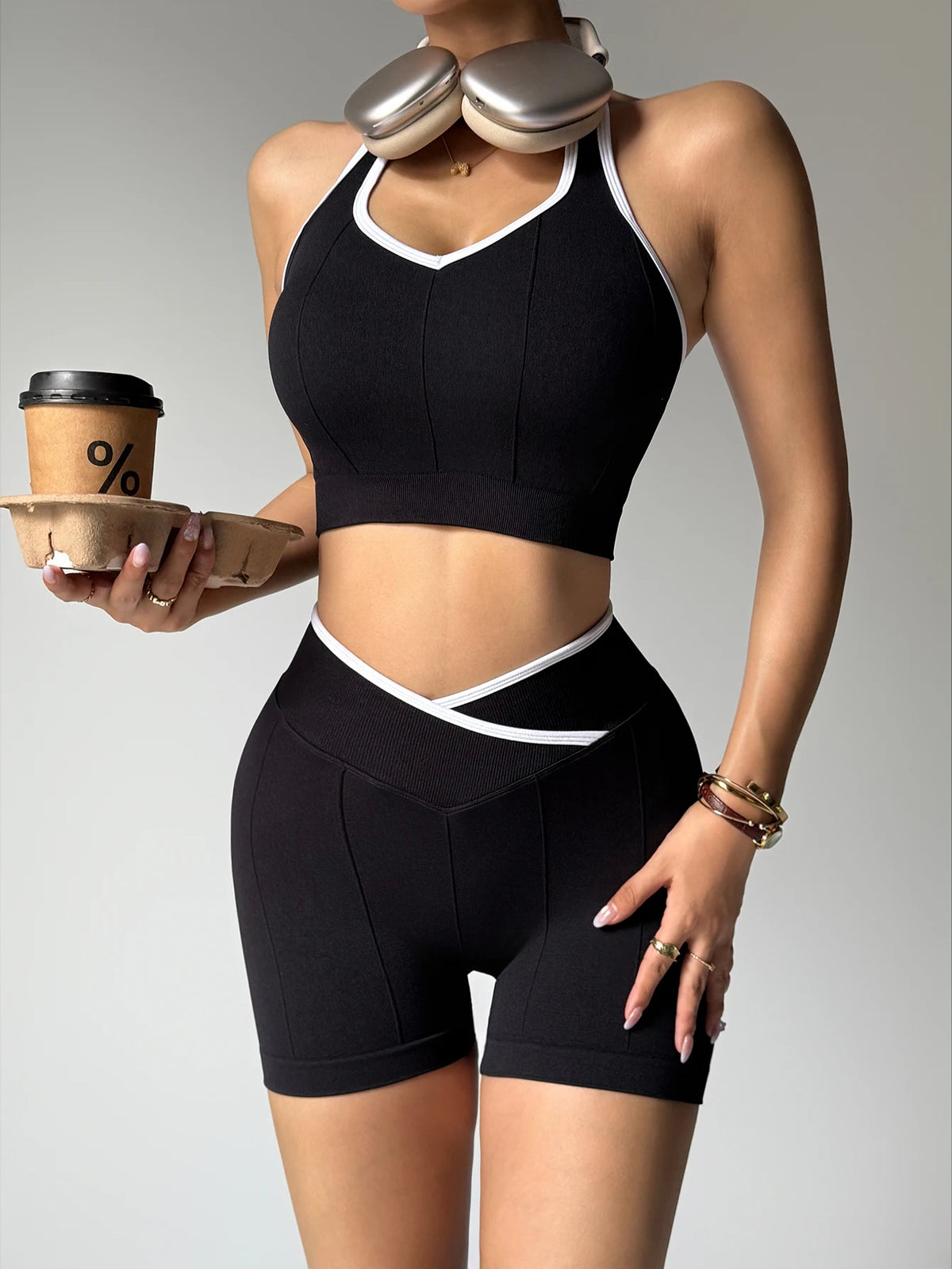 Conjunto de Ginásio Feminino 2 Peças | Top Halter + Calções de Cintura Alta Respiráveis