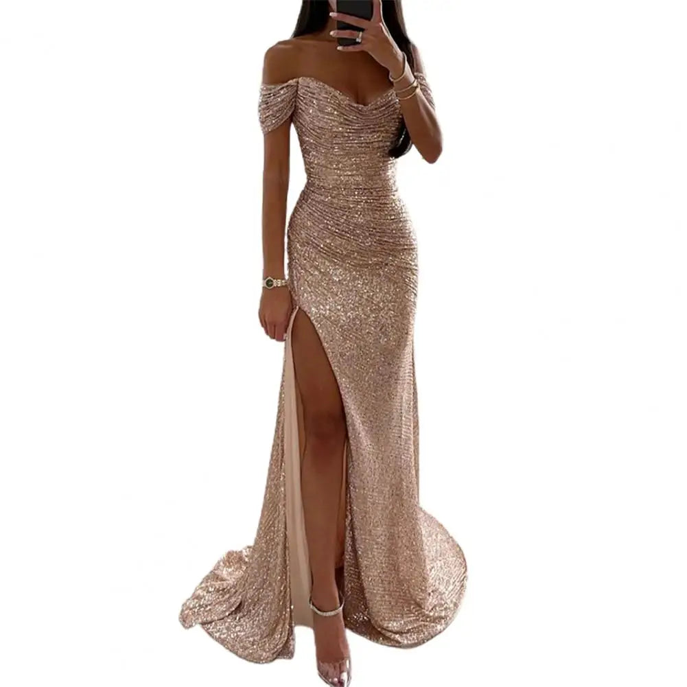 Vestido Maxi Feminino com Lantejoulas - Ombros Descobertos e Costas Abertas