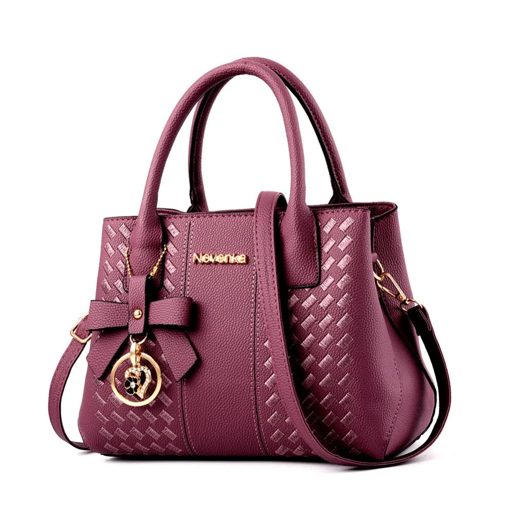 Mala Crossbody Feminina em Relevo com Pendant | Grande Capacidade | TUDOAKI SHOP