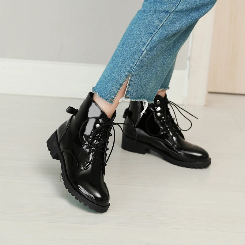 Botins Combat Femininos em PU com Atacadores e Plataforma — Outono Inverno