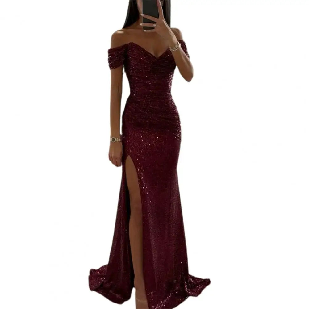 Vestido Maxi Feminino com Lantejoulas - Ombros Descobertos e Costas Abertas