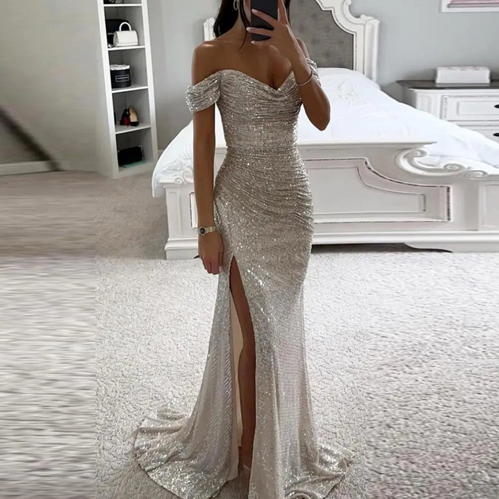 Vestido Maxi Feminino com Lantejoulas - Ombros Descobertos e Costas Abertas