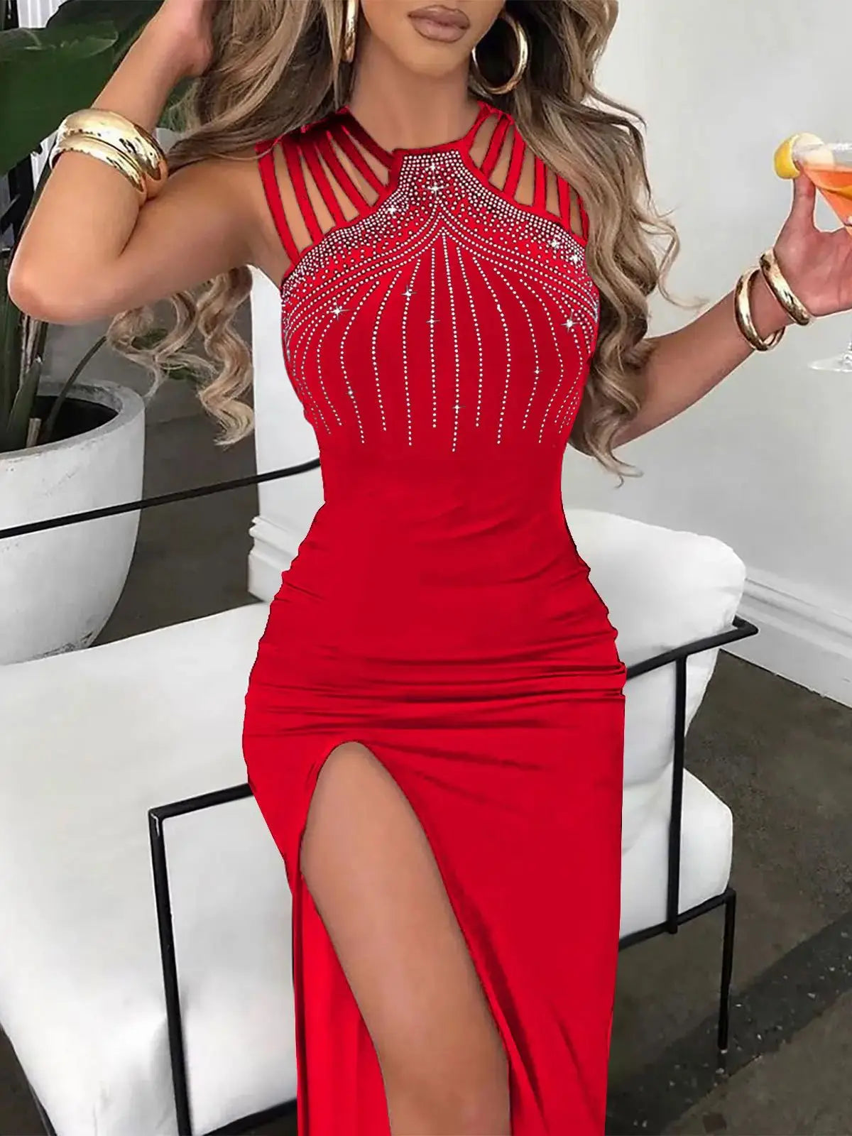 Vestido Longo Bordado com Fenda para Festa e Balada